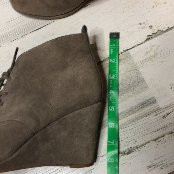 Dolce Vita Tan Beige Heeled Ankle Boots Wedge 9 Good Condition - Picture 11 of 11